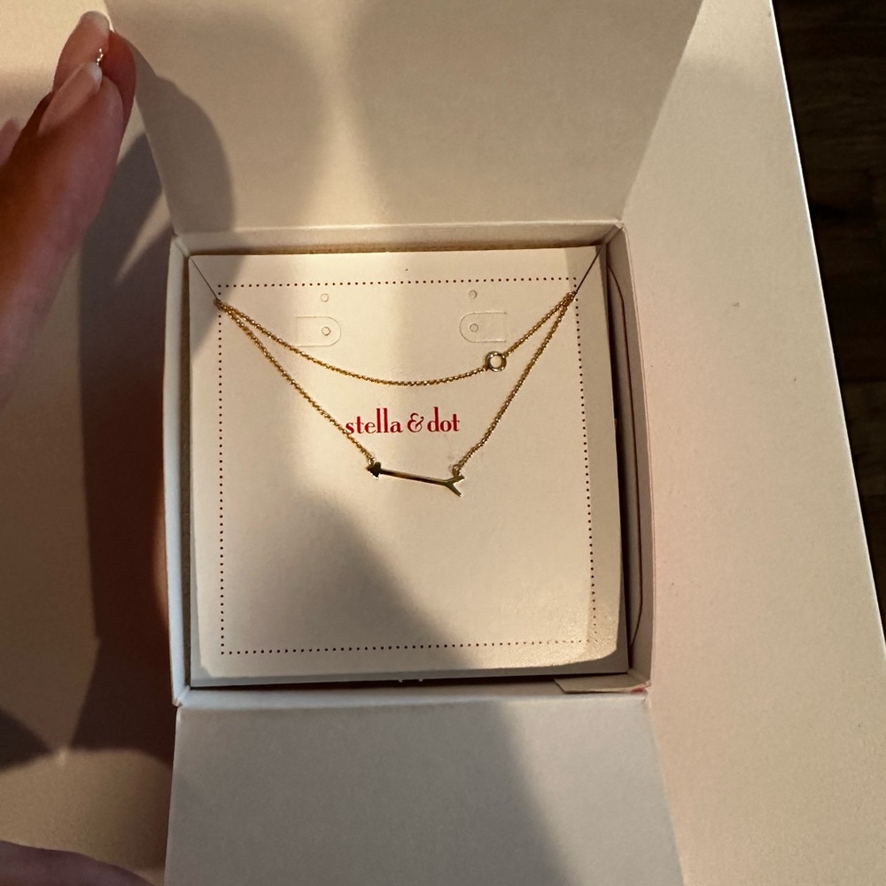 Stella & Dot Gold Arrow Pendant Necklace